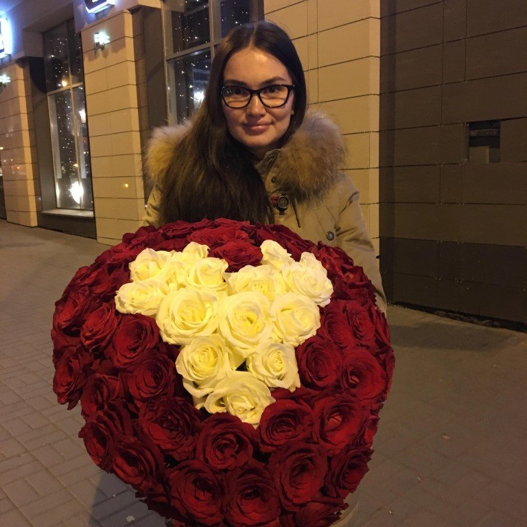 Букет из 65 импортных роз, цена 11700 руб.
